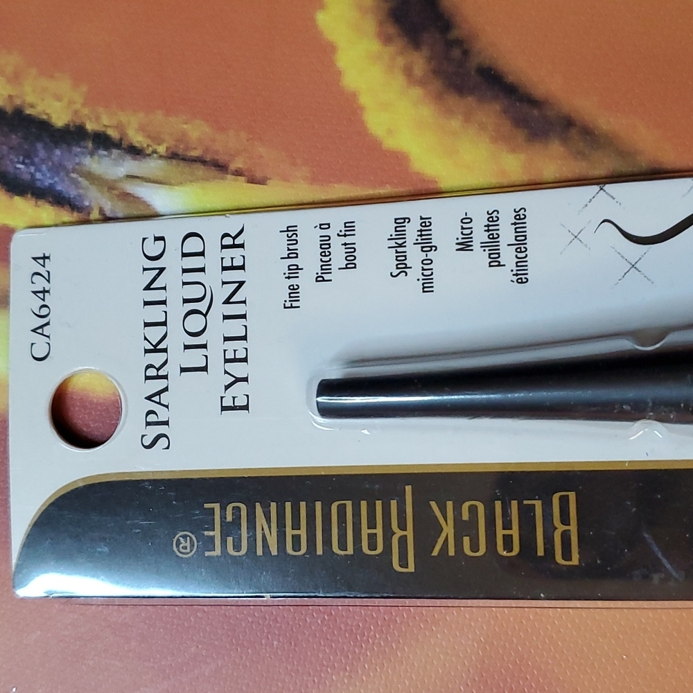 Black Radiance Sparkling Liquid Eyeliner - Picture 3 of 4